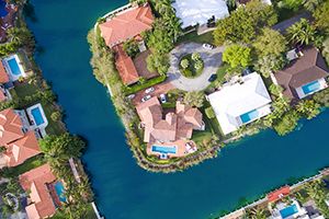 Inmuebles en Florida Suroeste - Casas y Condominios a la Venta - Frente al Agua